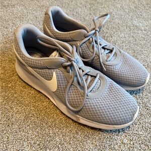 Men Nike Gray Roshe Run Sneakers 11.5